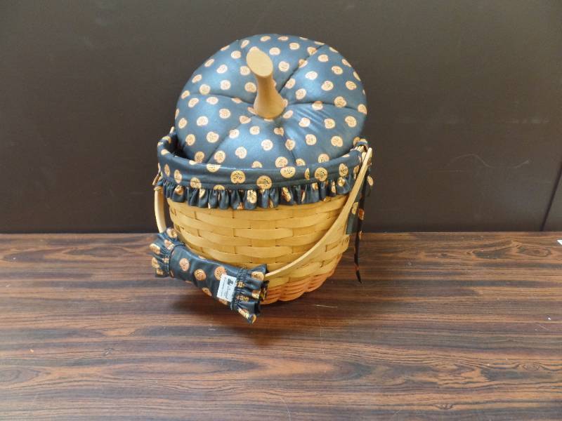 lot 510 image: Longaberger Basket