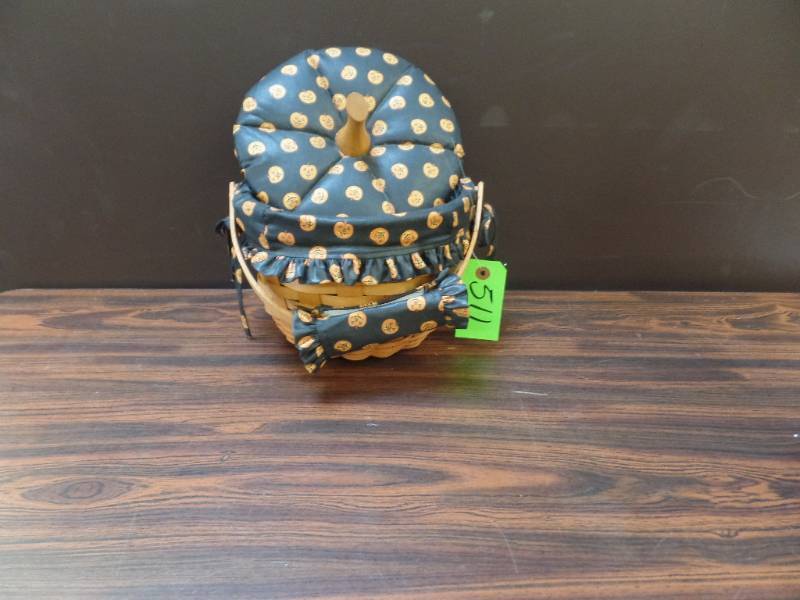 lot 511 image: Longaberger Basket