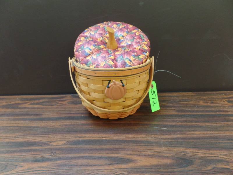 lot 512 image: Longaberger Basket