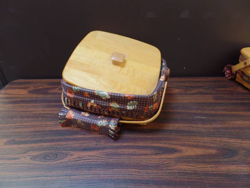 lot 519 image: Longaberger Basket