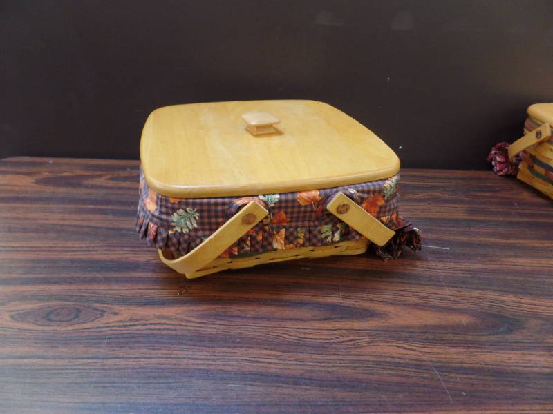 lot 520 image: Longaberger Baskets