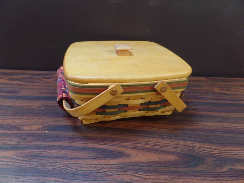 lot 521 image: Longaberger Basket