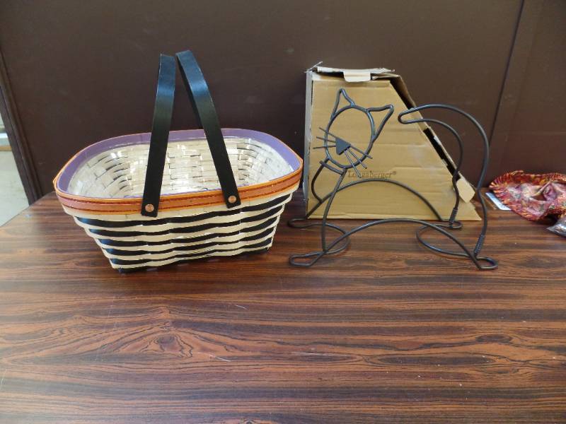 lot 533 image: Longaberger Basket