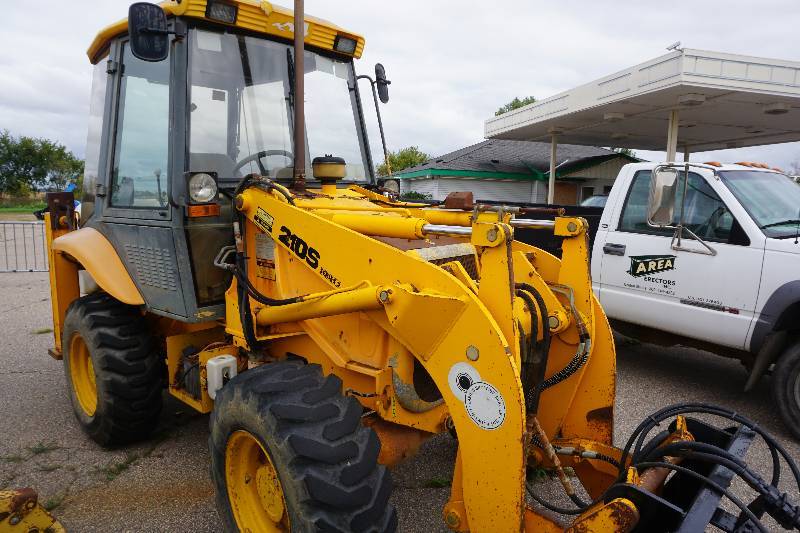 lot 1 image: 1997 JCB Model 210S Series 2 Commercial Sweeper 4 x 4 Tractor