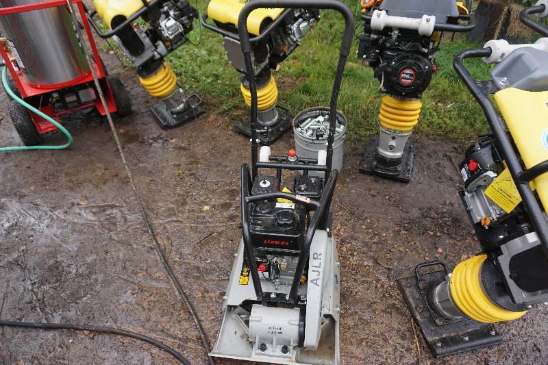 lot 12 image: AJLR Model LC90T Power Plate Compactor