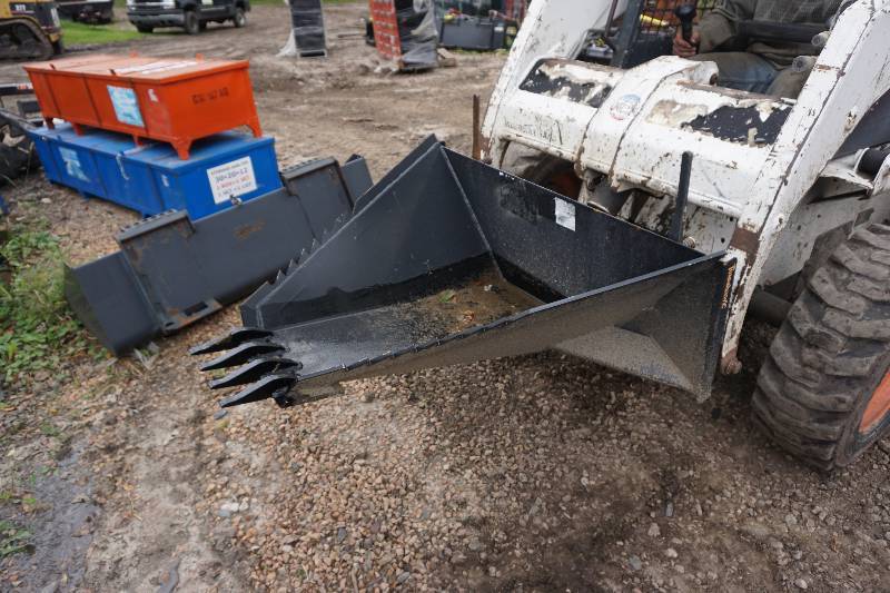 lot 15 image: Tomahawk Brand Universal Mount Bobcat Skid Loader Skid Steer Stump Excavation Bucket