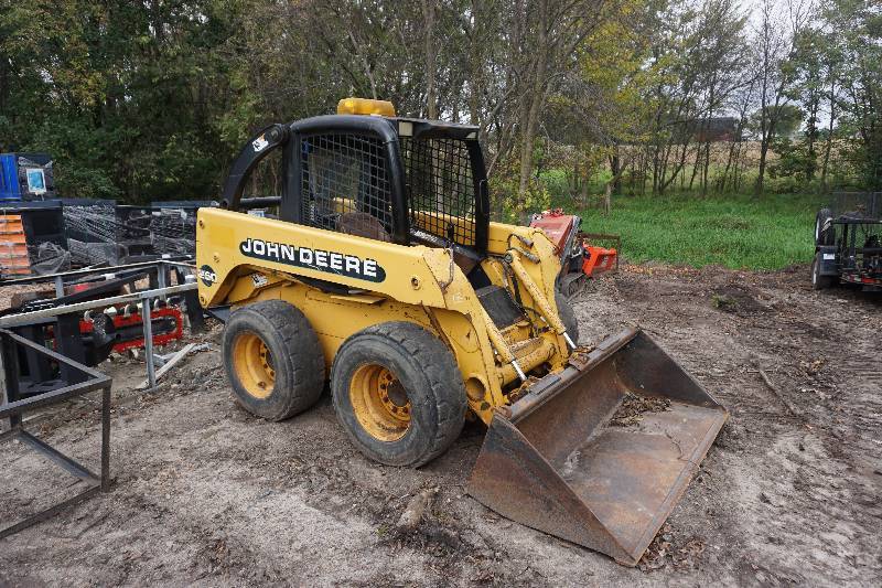 lot 9 image: 1999 John Deere Model 250 Bobcat Skid Loader Skid Steer