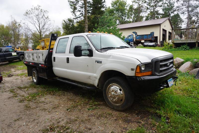 lot 4 image: 1999 Ford F-450 Super Duty Extended Cab Flat Bed Diesel Work Truck