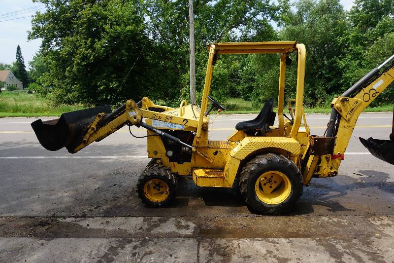lot 10 image: Terramite Model T7 Diesel Powered Mini Tractor Loader Back Hoe