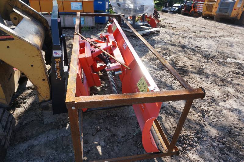 lot 20 image: TMG Industrial Model GL-SP240 Universal Mount Bobcat Skid Loader Skid Steer 8 Snow Plow Attachment