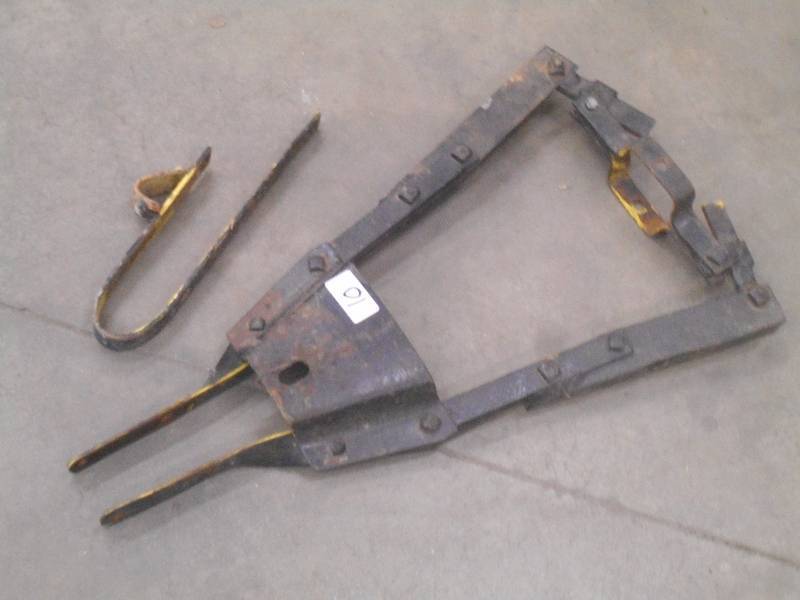 lot 10 image: Antique CarriageWagon Steel Tongue...