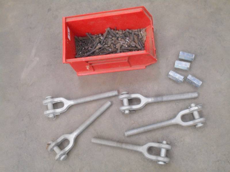 lot 13 image: Tote Of Heavy Duty Turnbuckles & Bo...