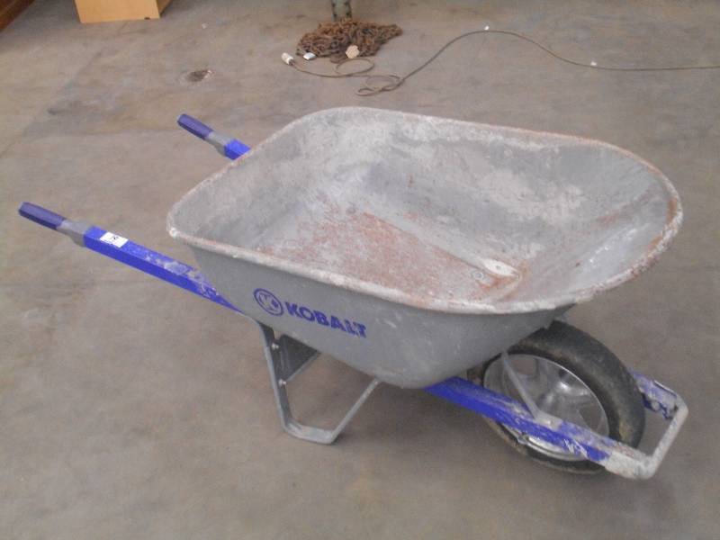 lot 19 image: Kobalt Wheel Barrel ...