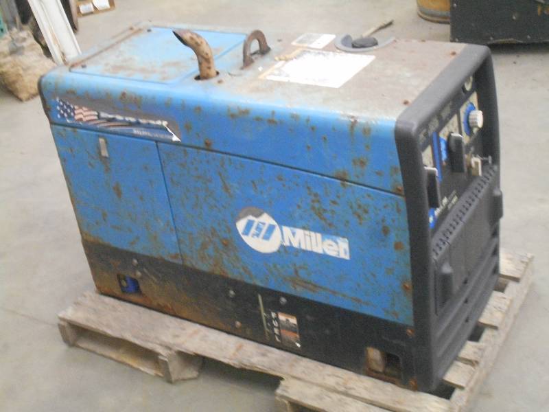 lot 24 image: Miller Bobcat 250 Industrial AC-DC ...