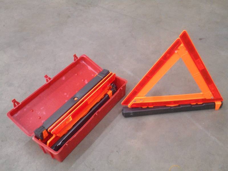 lot 37 image: 3-Pack Of Roadside Emergency Triang...