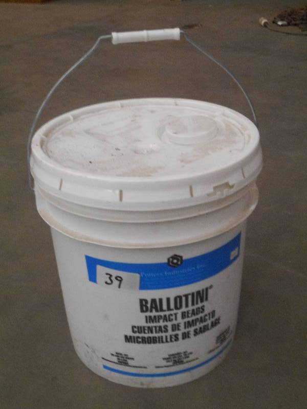 lot 39 image: Near Full 50# Pale Of Ballotini Imp...