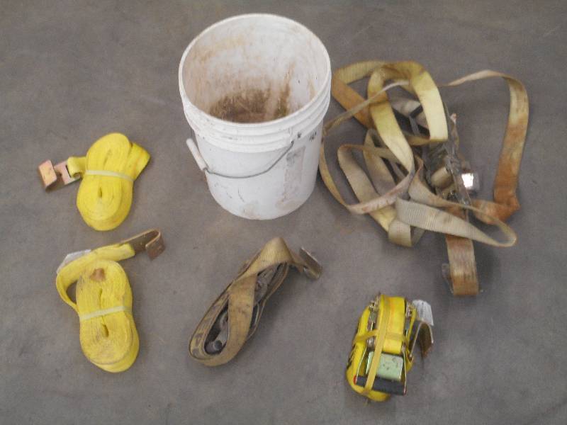 lot 40 image: Pale Of (3) Ratchet Straps & (2) Lo...
