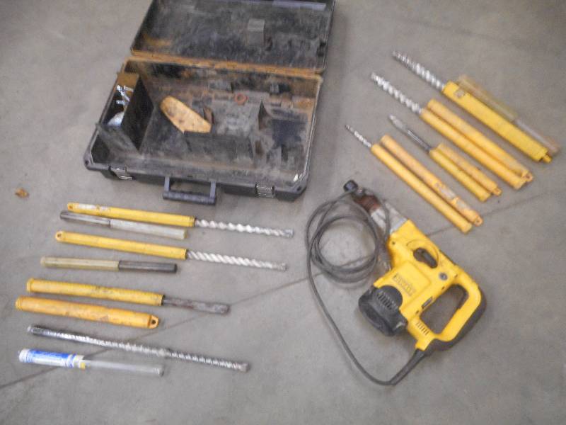 lot 42 image: DeWalt 120Volt 34 Rotary Hammer W...