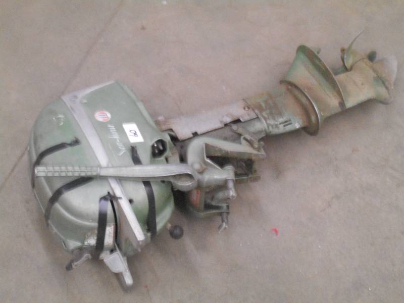 lot 60 image: Vintage Johnson Sea Horsw 10HP Outb...