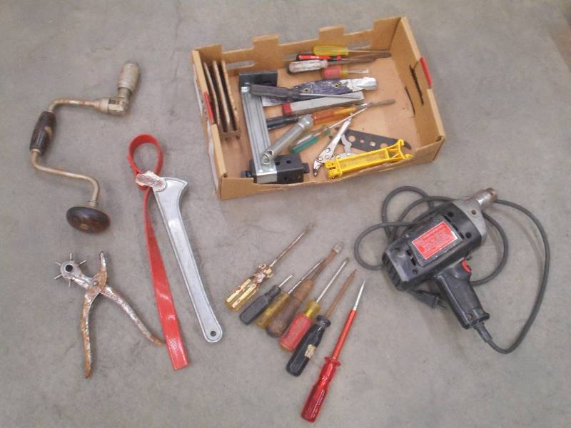 lot 65 image: Lot Of Assorted Hand Tools ...