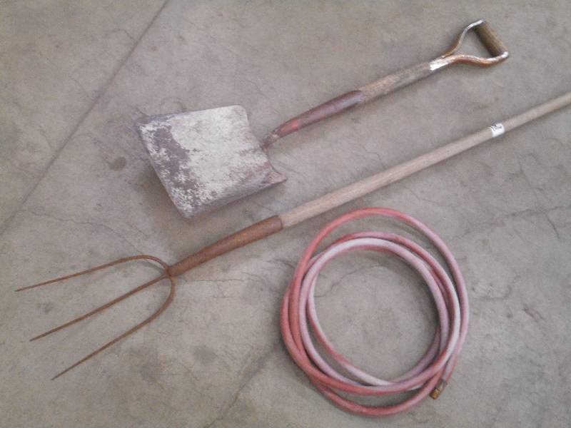 lot 68 image: Lot Of Air Hose, Shovel, Vintage P...