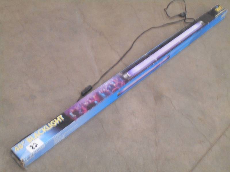 lot 82 image: Unused 48 Black Light ...