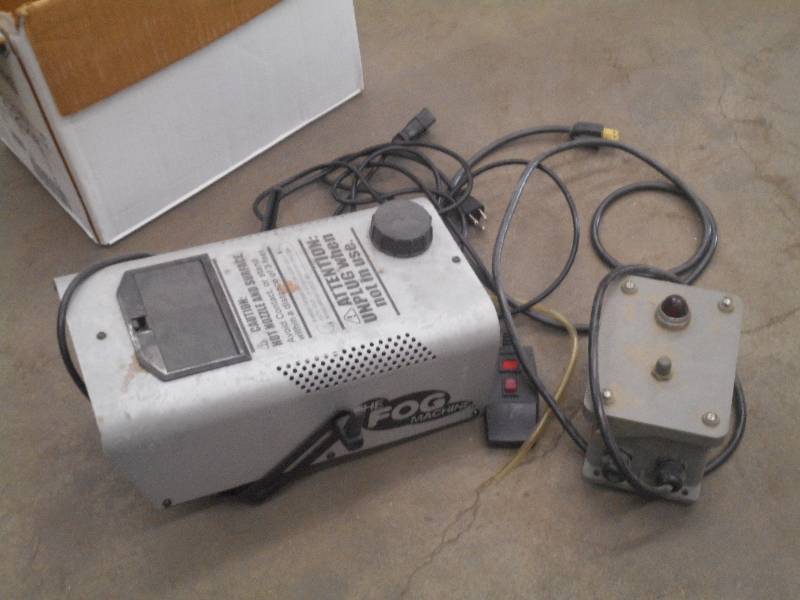 lot 90 image: 120Volt Fog Machine With Control Bo...
