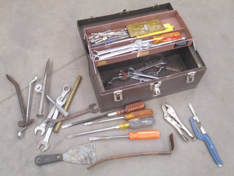 lot 97 image: Steel Toolbox Full Of Assorted Wren...