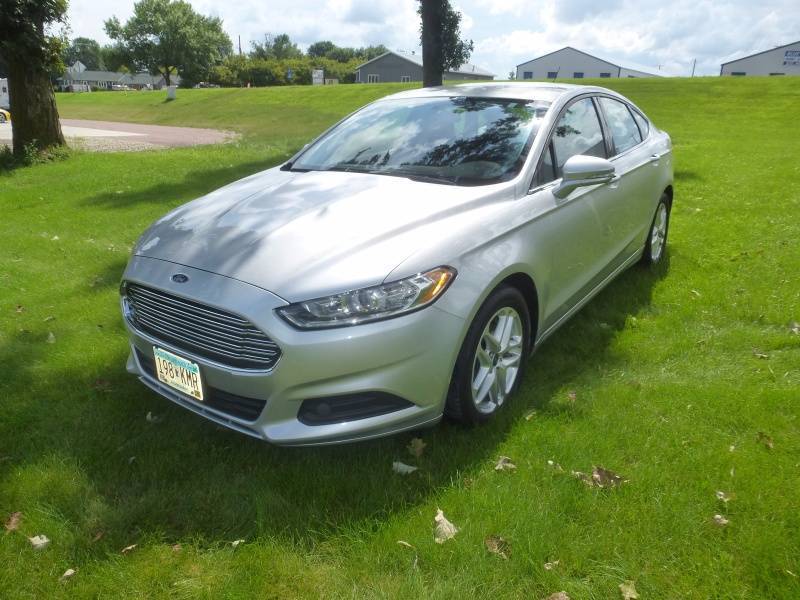 lot 2 image: 2013 Ford Fusion SE