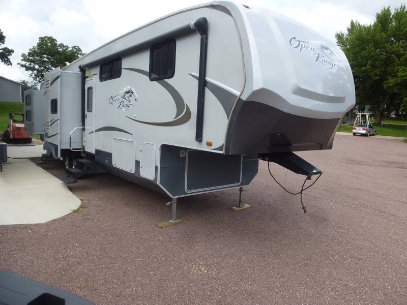 lot 1 image: 2010 Open Range 5th Wheel RV