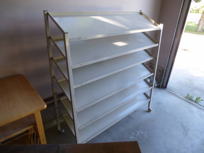 lot 7 image: Display Shelf