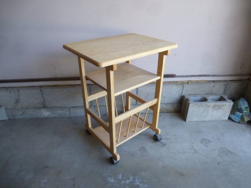 lot 27 image: Magazine Rack