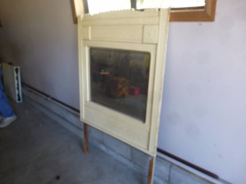 lot 34 image: Antique Mirror white