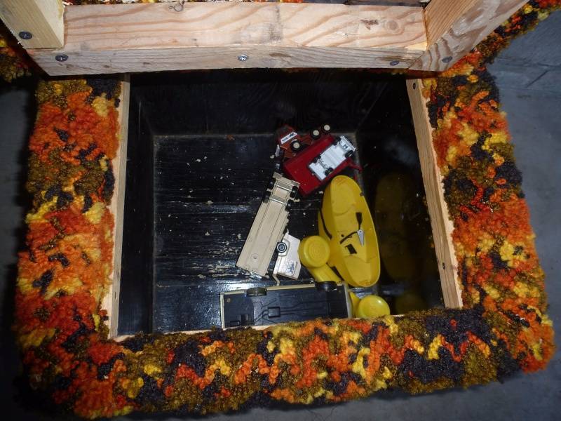 lot 40 image: Toy Chest with carpet