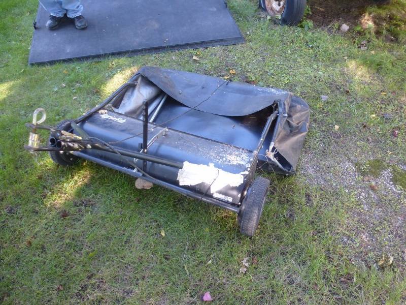 lot 11 image: Agri Fab Lawn Sweep
