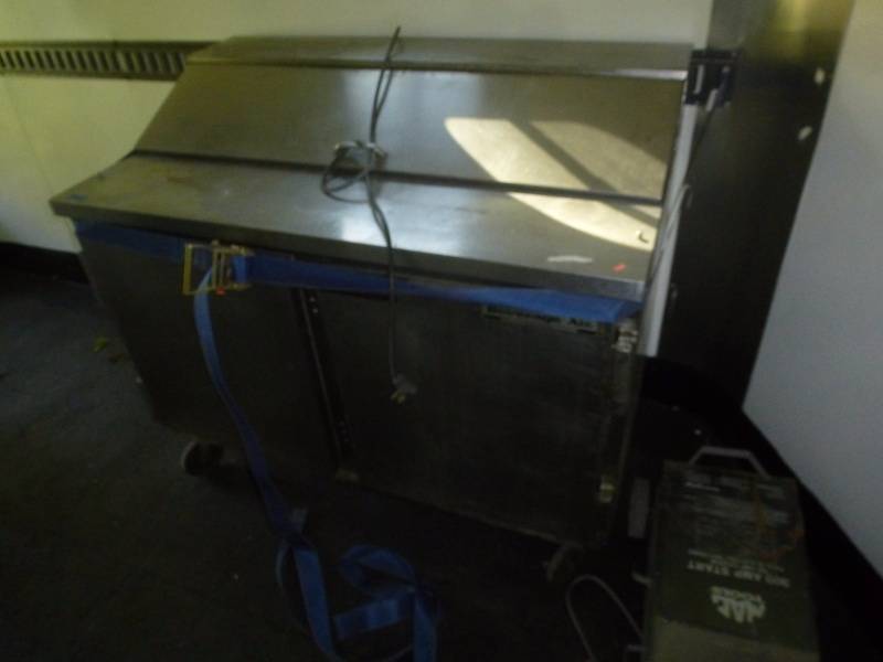 lot 10 image: Beverage Air cooler
