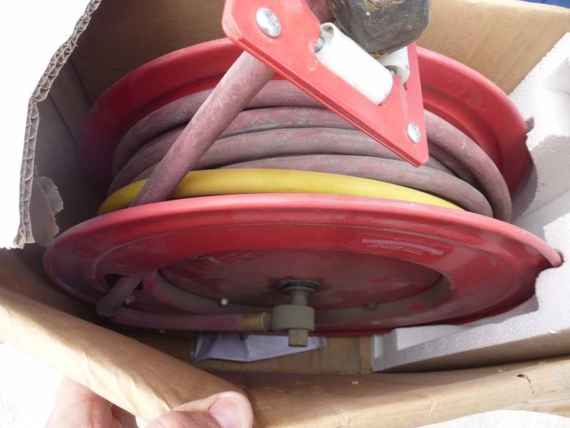 lot 17 image: Air Hose Reel 38