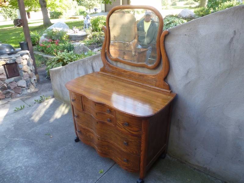 lot 49 image: Antique Dresser