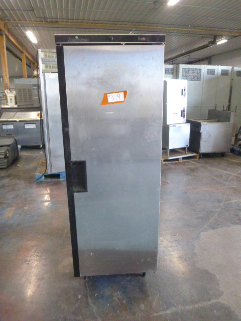 lot 39 image: Manitowoc Cabinet