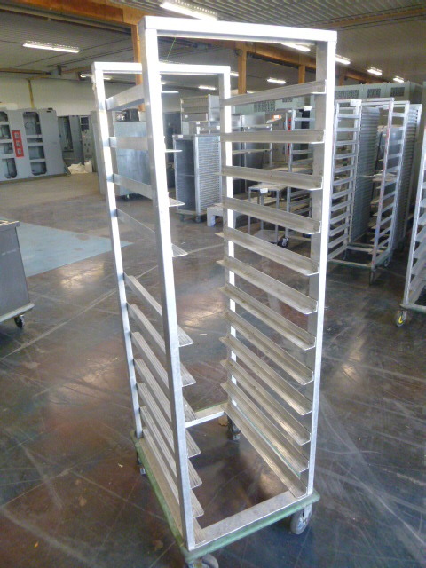 lot 70 image: Sheet Pan Cart