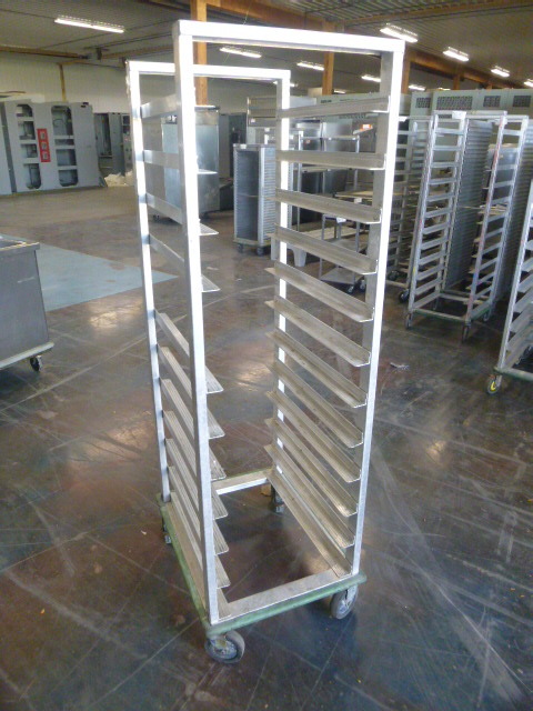 lot 71 image: Sheet Pan Cart