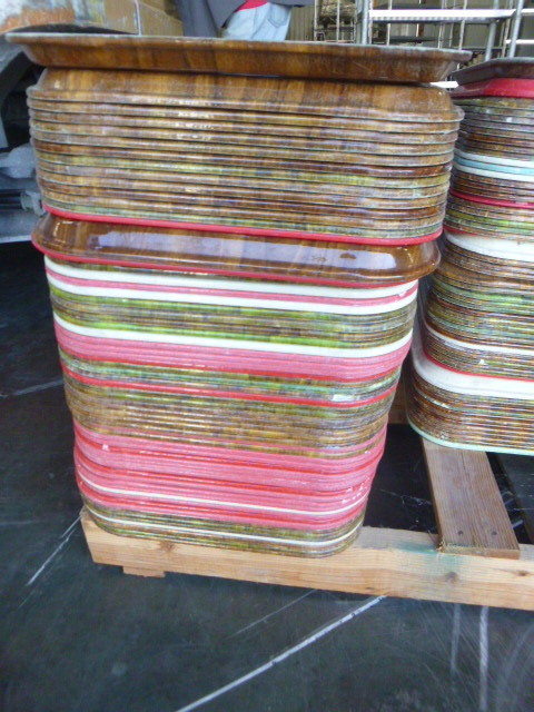 lot 76 image: Trays