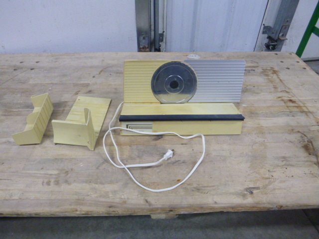 lot 99 image: Rival Electric Food Slicer