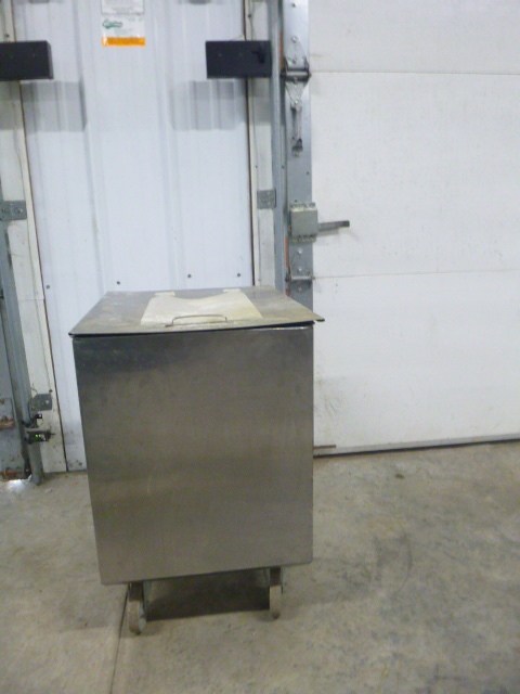 lot 132 image: Condiment Bin Cart