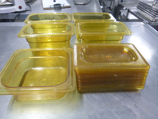 lot 179 image: Miscellaneous Salad Bar Small Containers