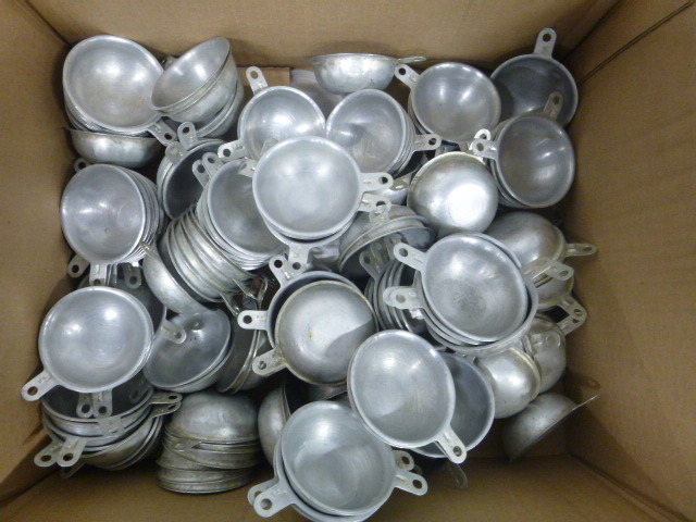 lot 189 image: Box of Measuring Cups
