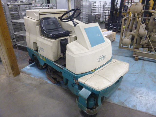 lot 198 image: Tennant 510E Electric Floor Sweeper