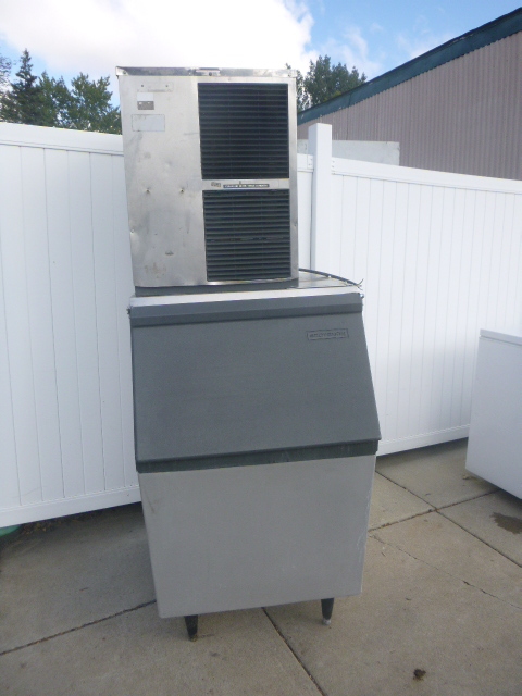 lot 19 image: Scotsman Ice Maker with Bin