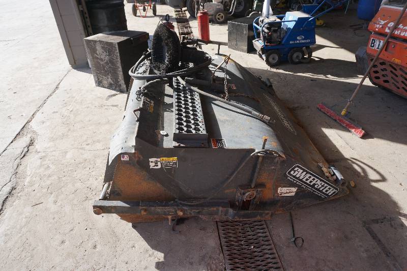 lot 4 image: Sweepster Brand Model HB60 Universal Mount Bobcat Skid Loader Skid Steer 60 Hydraulic Sweeper Attachment