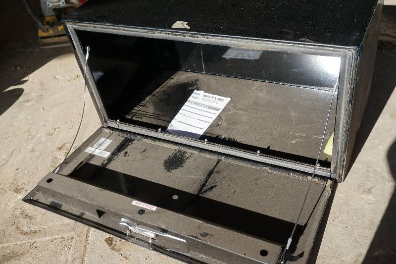 lot 6 image: Delta Pro Model 1006002 36 Truck Mount Tool Box